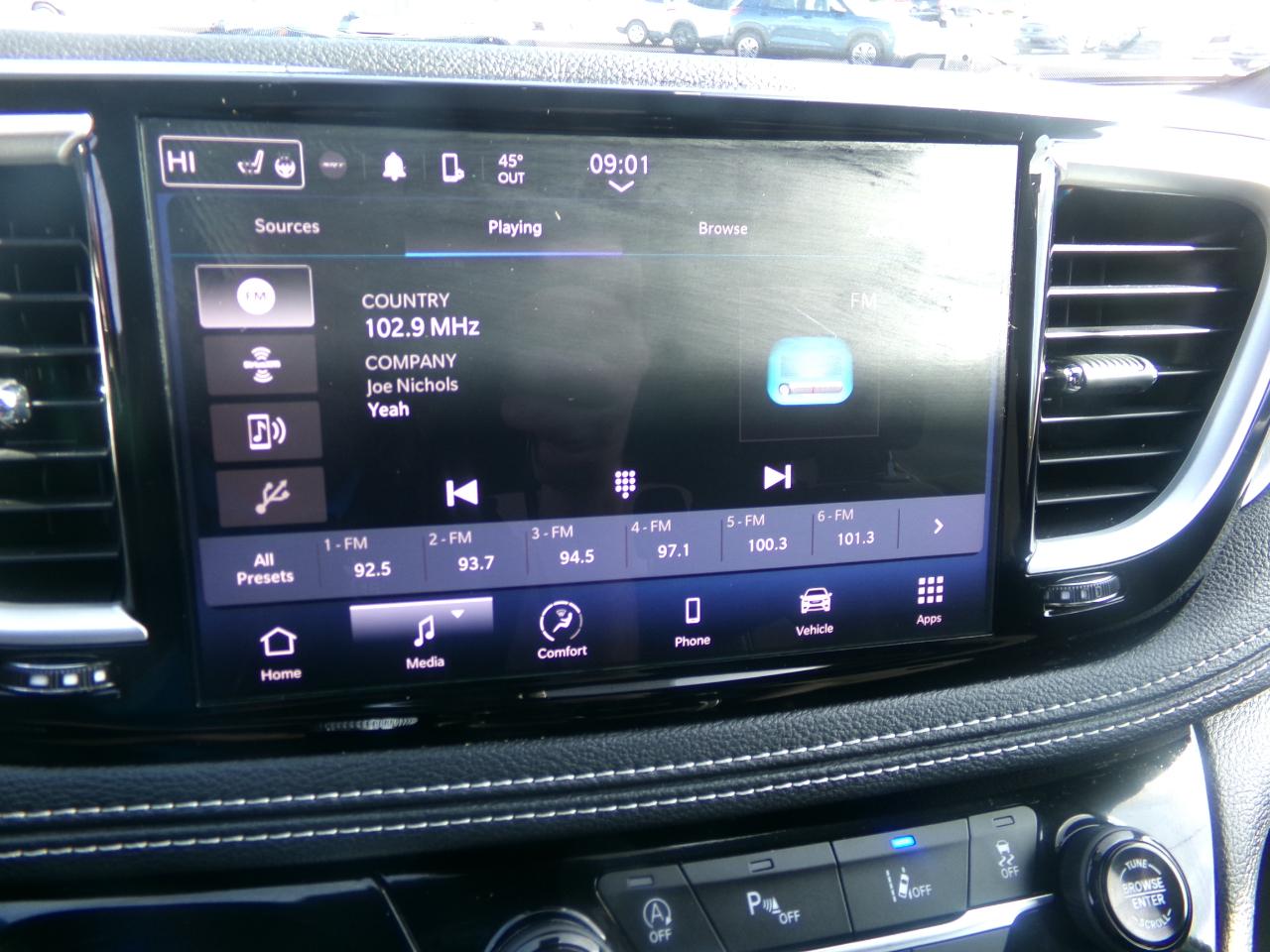 Chrysler Pacifica Touring FWD 2023