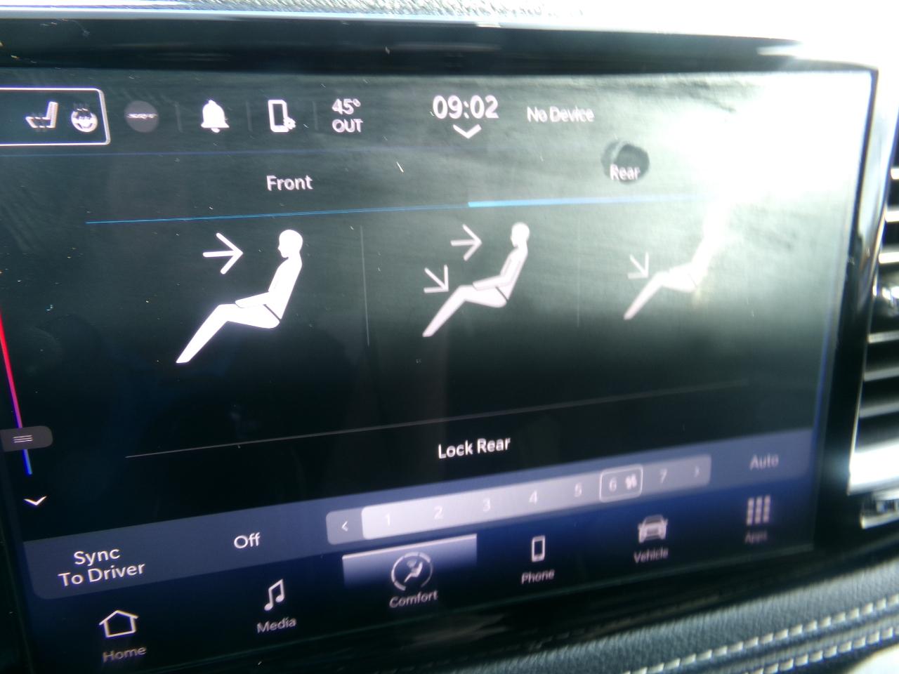 Chrysler Pacifica Touring FWD 2023