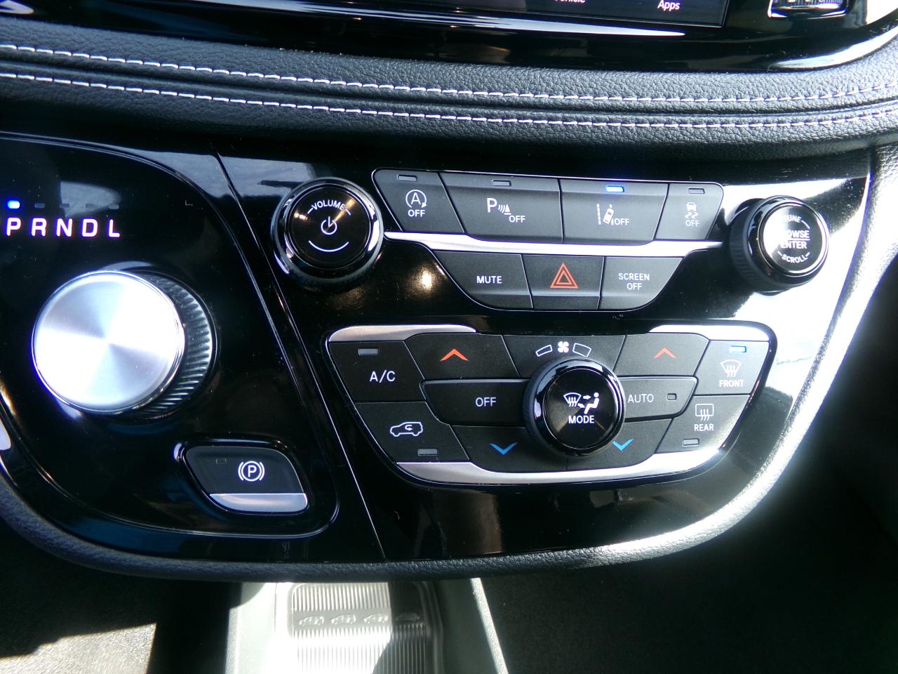 Chrysler Pacifica Touring FWD 2023