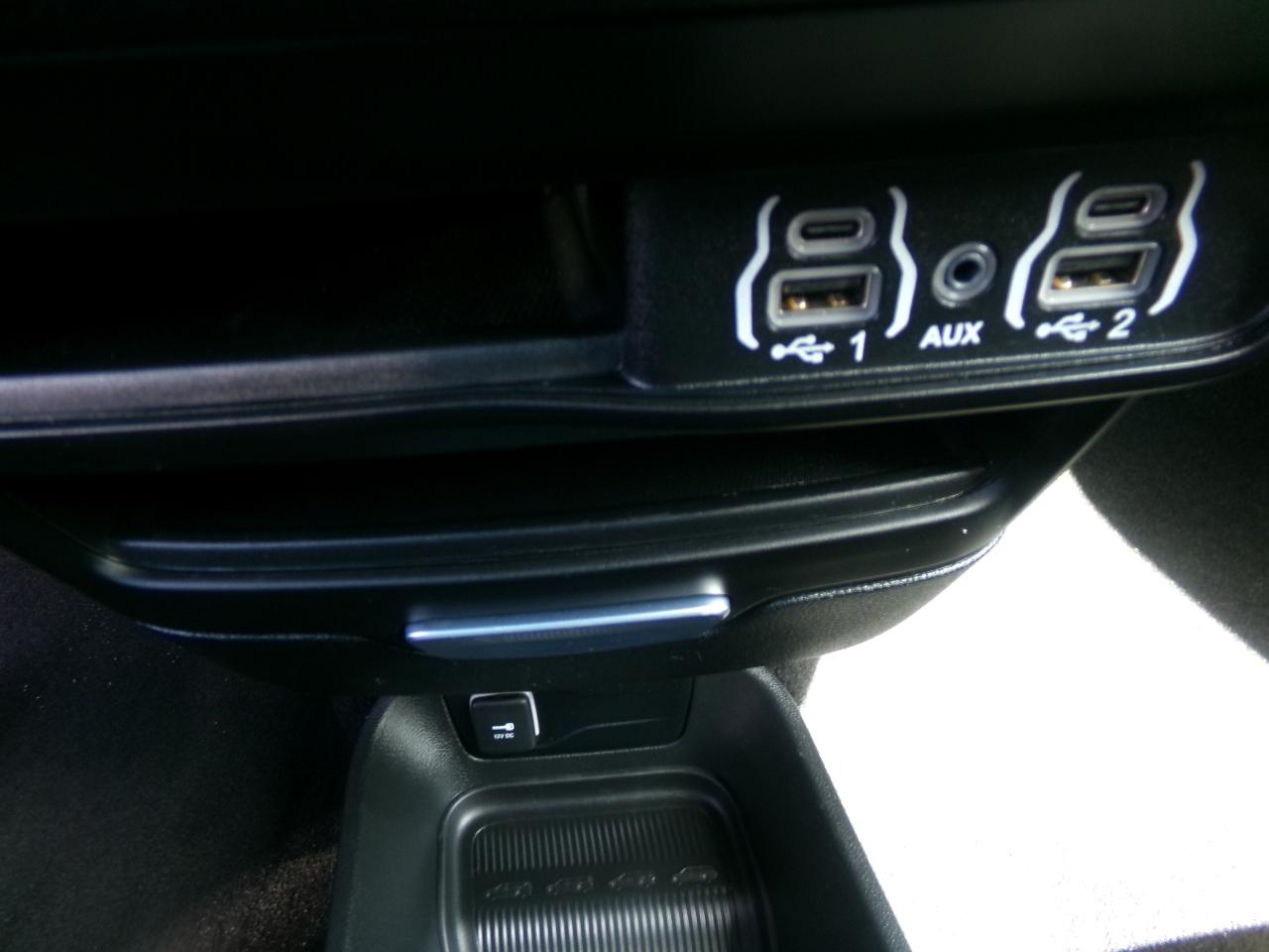 Chrysler Pacifica Touring FWD 2023