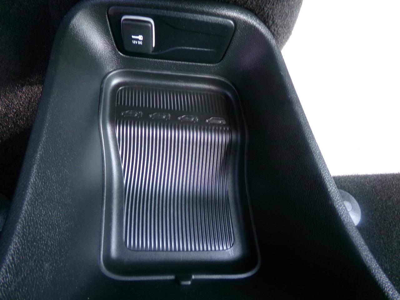 Chrysler Pacifica Touring FWD 2023