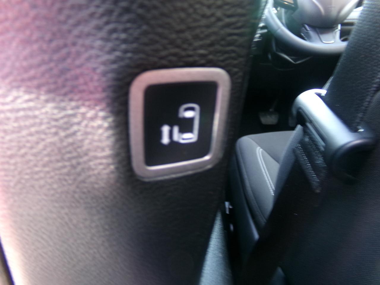 Chrysler Pacifica Touring FWD 2023