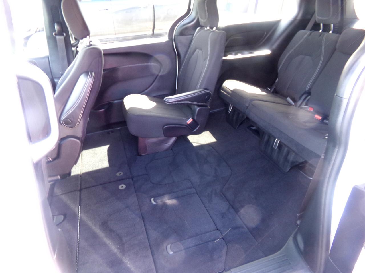 Chrysler Pacifica Touring FWD 2023