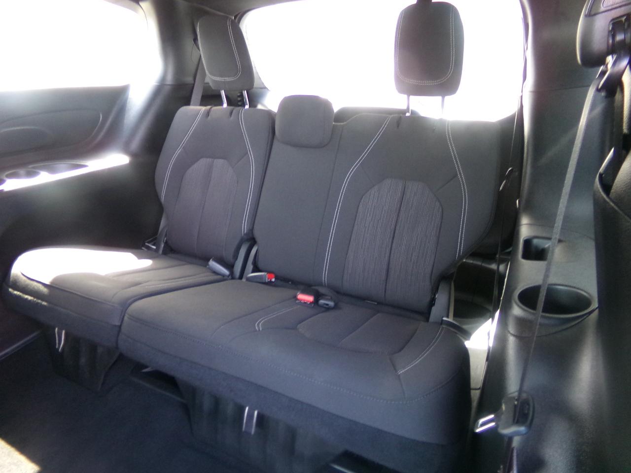 Chrysler Pacifica Touring FWD 2023