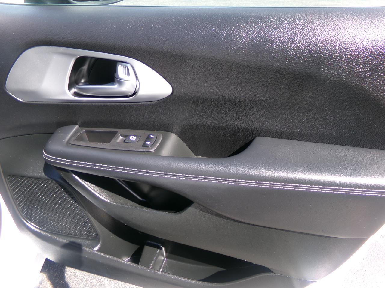 Chrysler Pacifica Touring FWD 2023