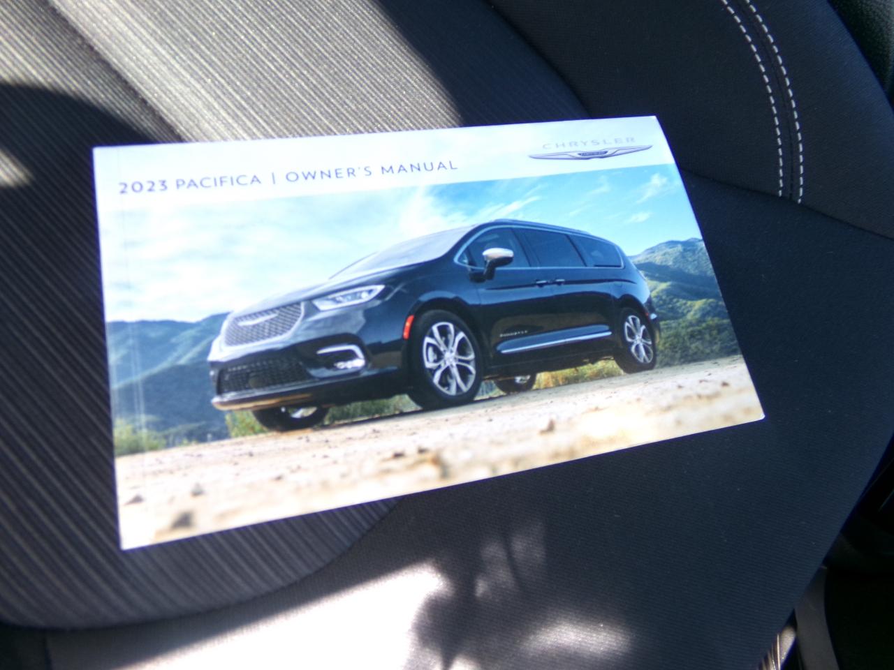 Chrysler Pacifica Touring FWD 2023