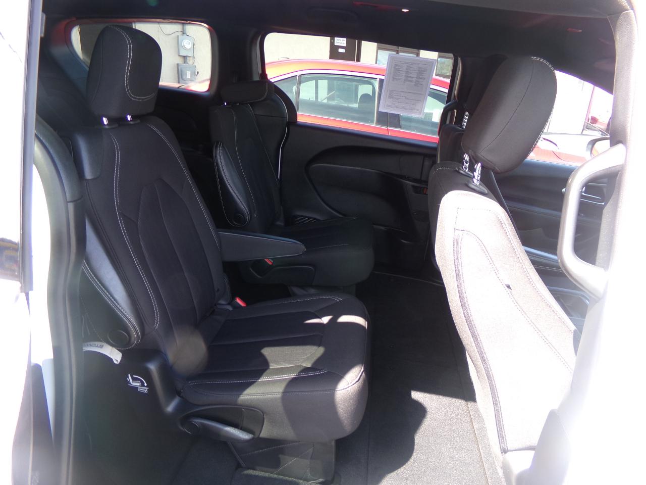 Chrysler Pacifica Touring FWD 2023