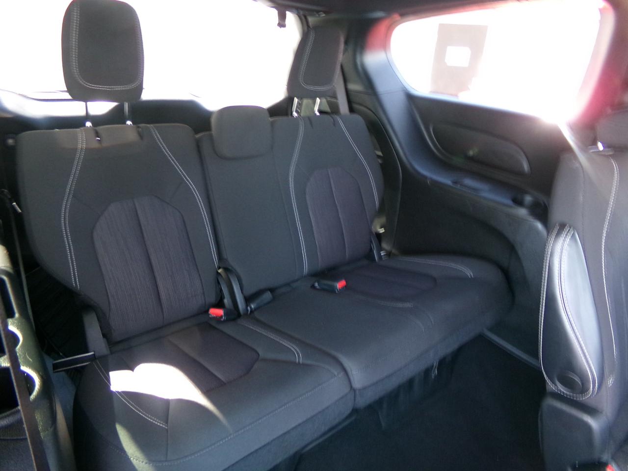 Chrysler Pacifica Touring FWD 2023