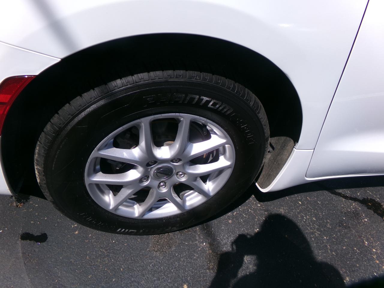 Chrysler Pacifica Touring FWD 2023