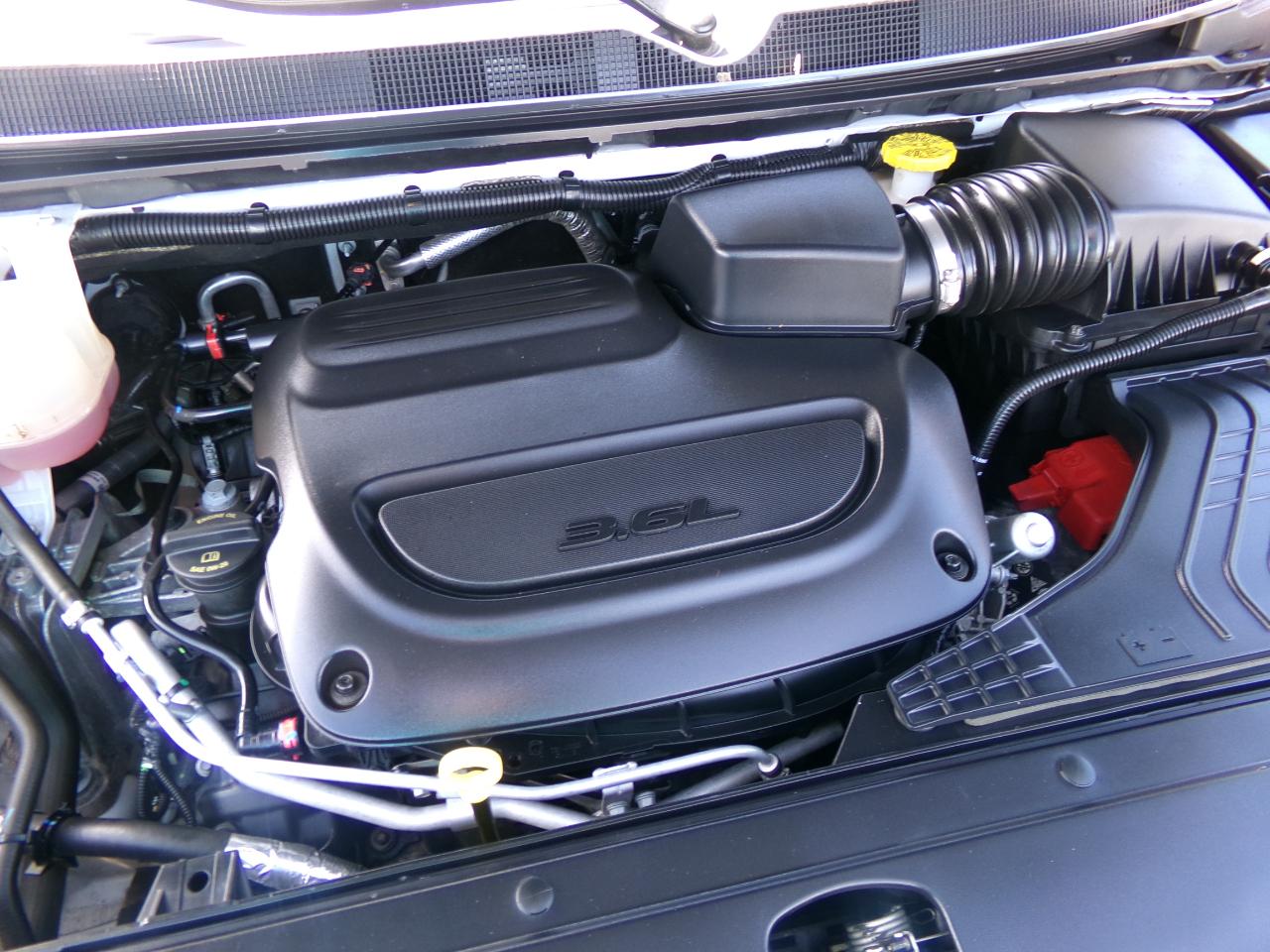 Chrysler Pacifica Touring FWD 2023