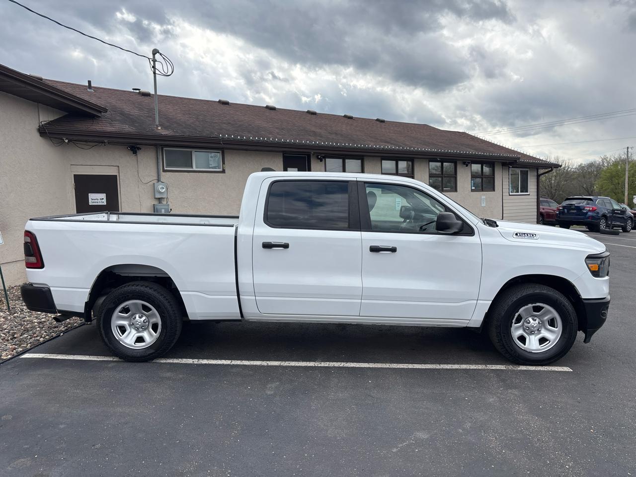RAM 1500 Tradesman 4x4 Crew Cab 6'4" Box 2023