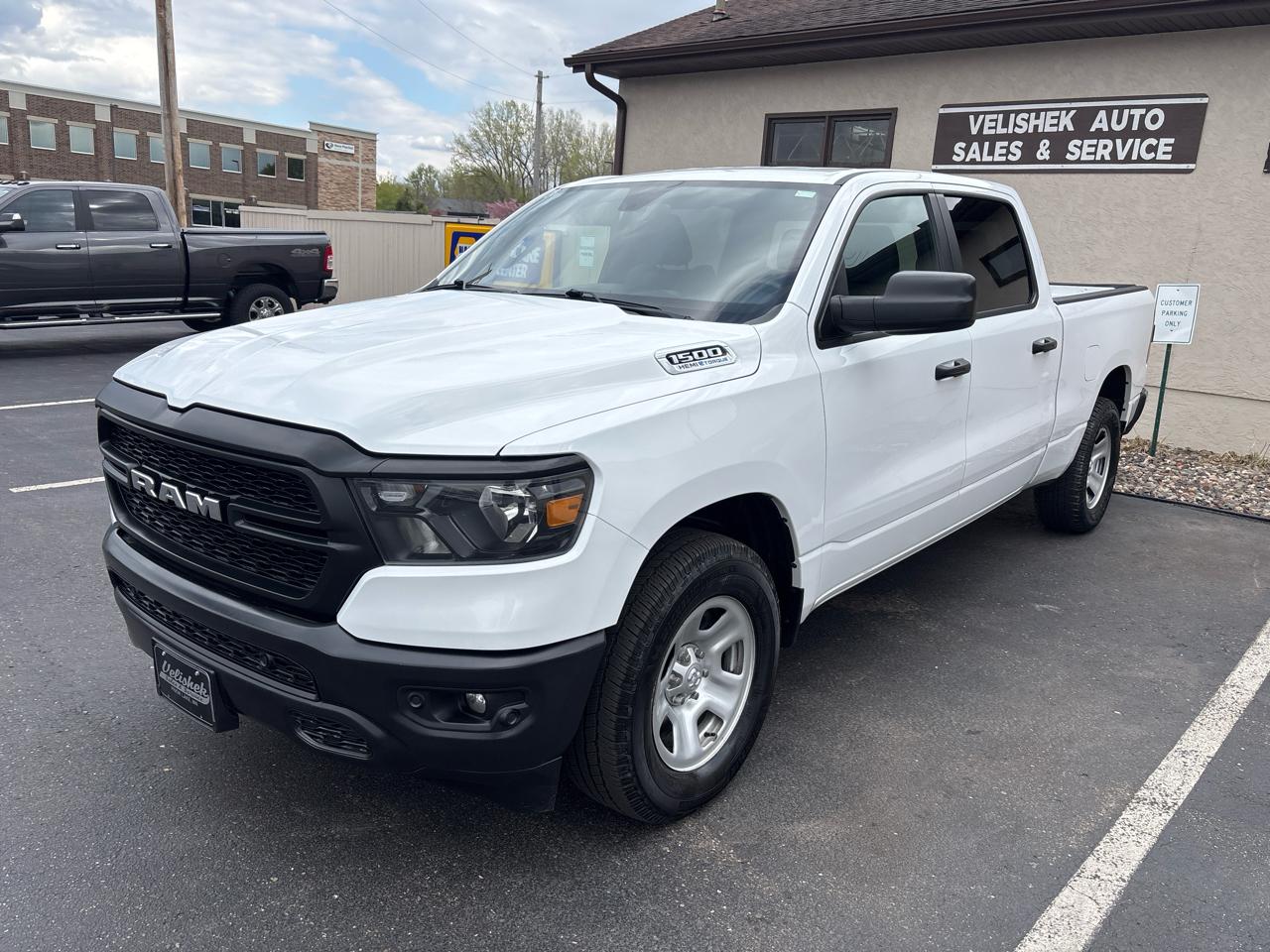 RAM 1500 Tradesman 4x4 Crew Cab 6'4" Box 2023