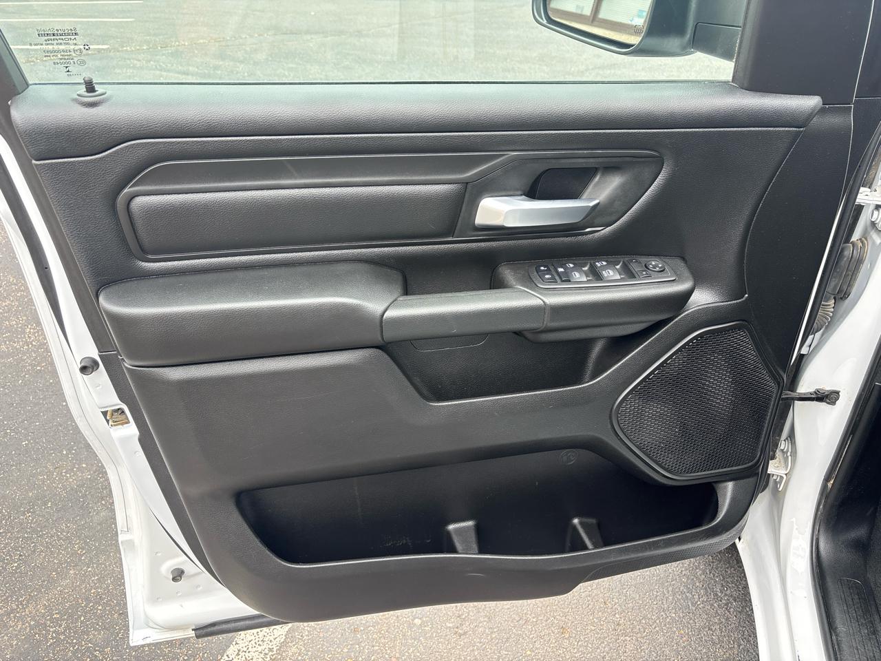 RAM 1500 Tradesman 4x4 Crew Cab 6'4" Box 2023