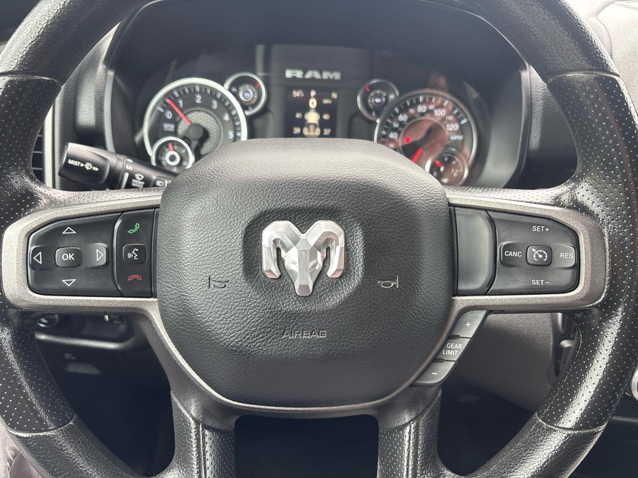 RAM 1500 Tradesman 4x4 Crew Cab 6'4" Box 2023