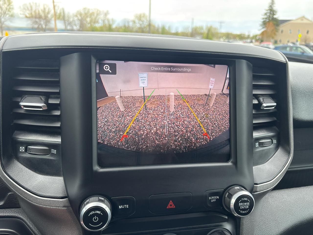 RAM 1500 Tradesman 4x4 Crew Cab 6'4" Box 2023