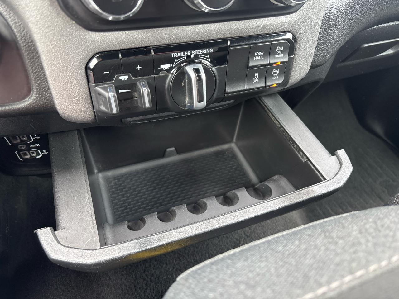 RAM 1500 Tradesman 4x4 Crew Cab 6'4" Box 2023