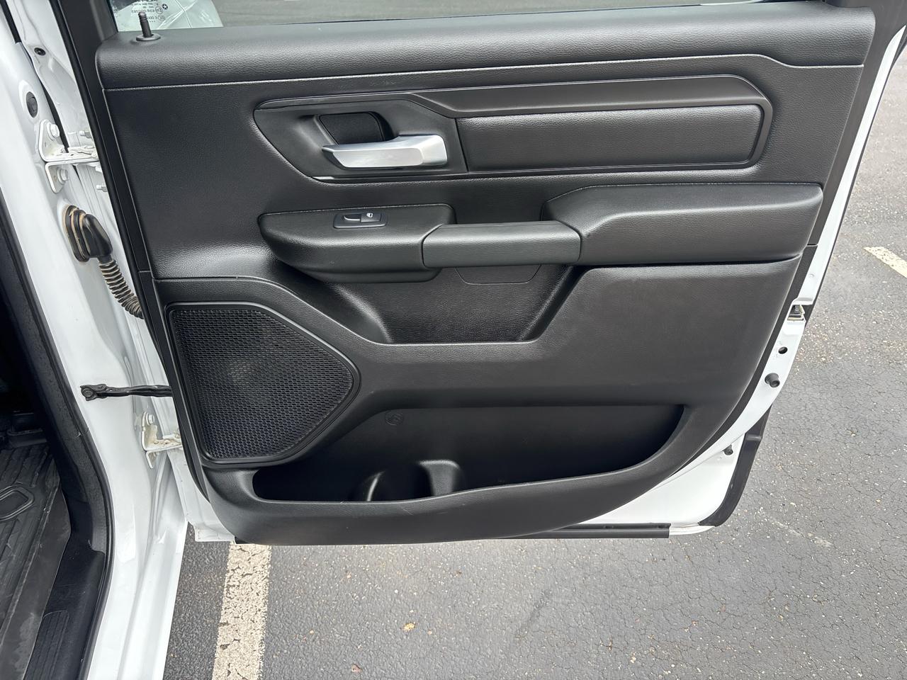 RAM 1500 Tradesman 4x4 Crew Cab 6'4" Box 2023