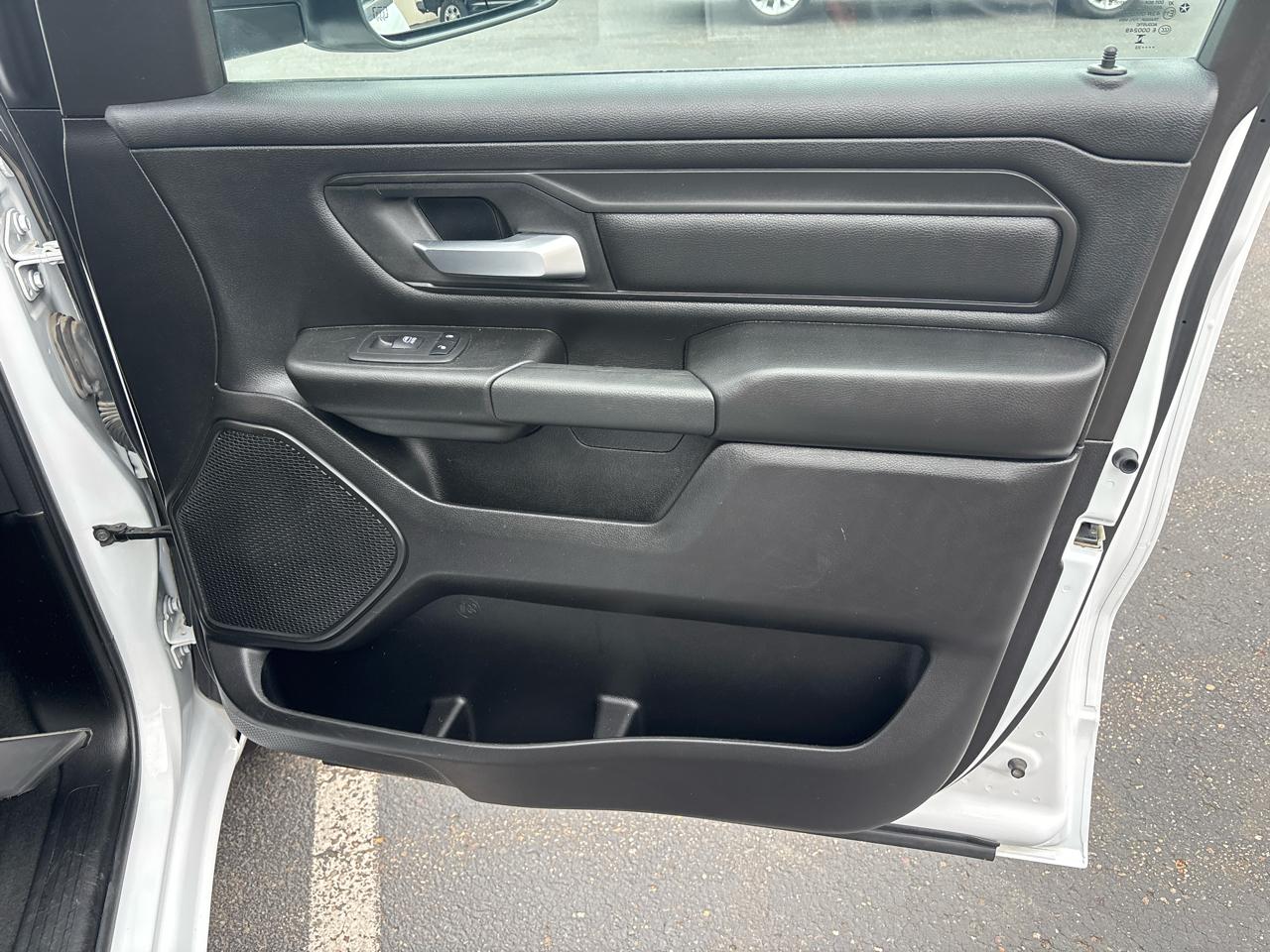 RAM 1500 Tradesman 4x4 Crew Cab 6'4" Box 2023