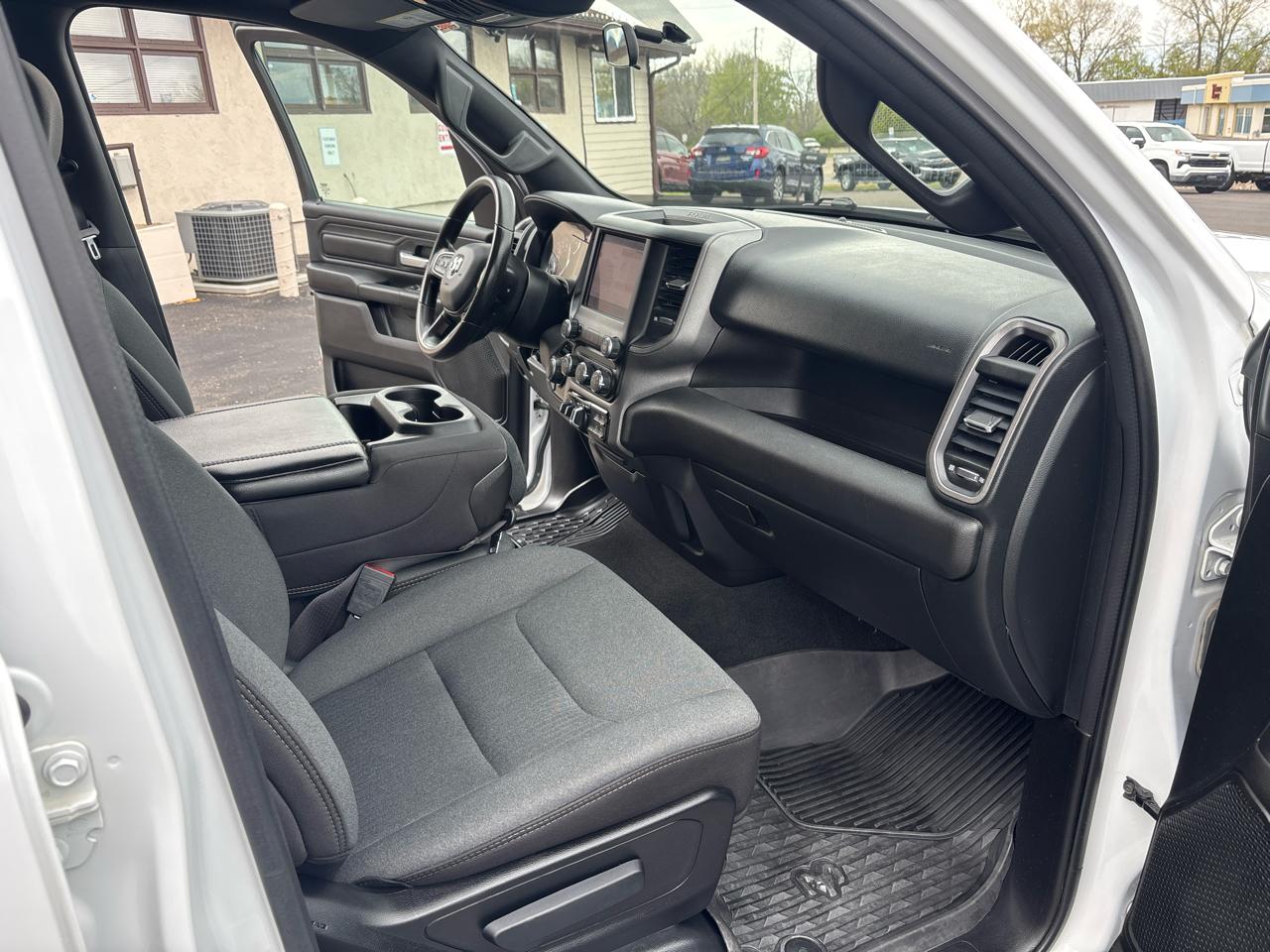 RAM 1500 Tradesman 4x4 Crew Cab 6'4" Box 2023