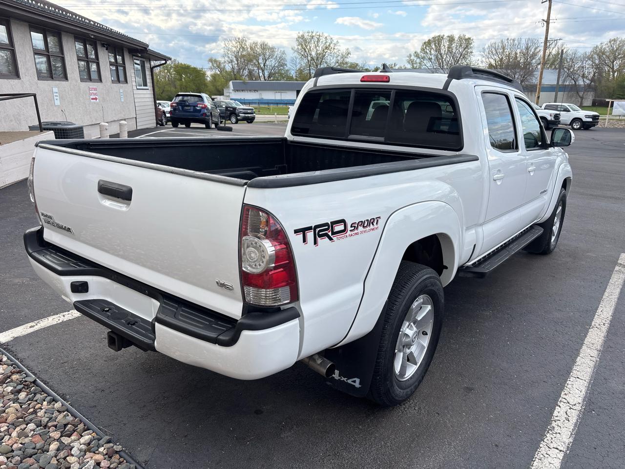 Toyota Tacoma 4WD Double Cab LB V6 AT (Natl) 2015