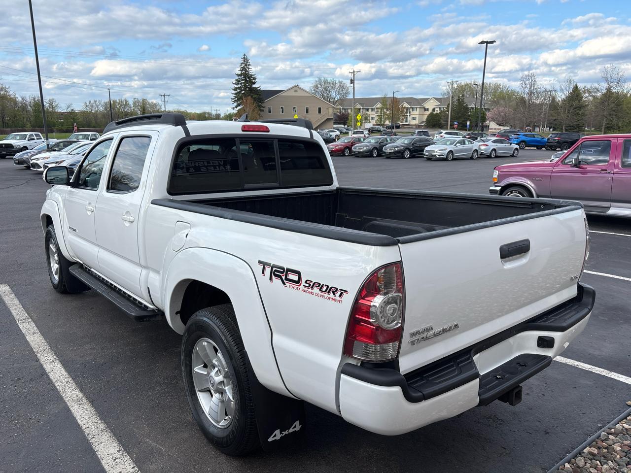 Toyota Tacoma 4WD Double Cab LB V6 AT (Natl) 2015