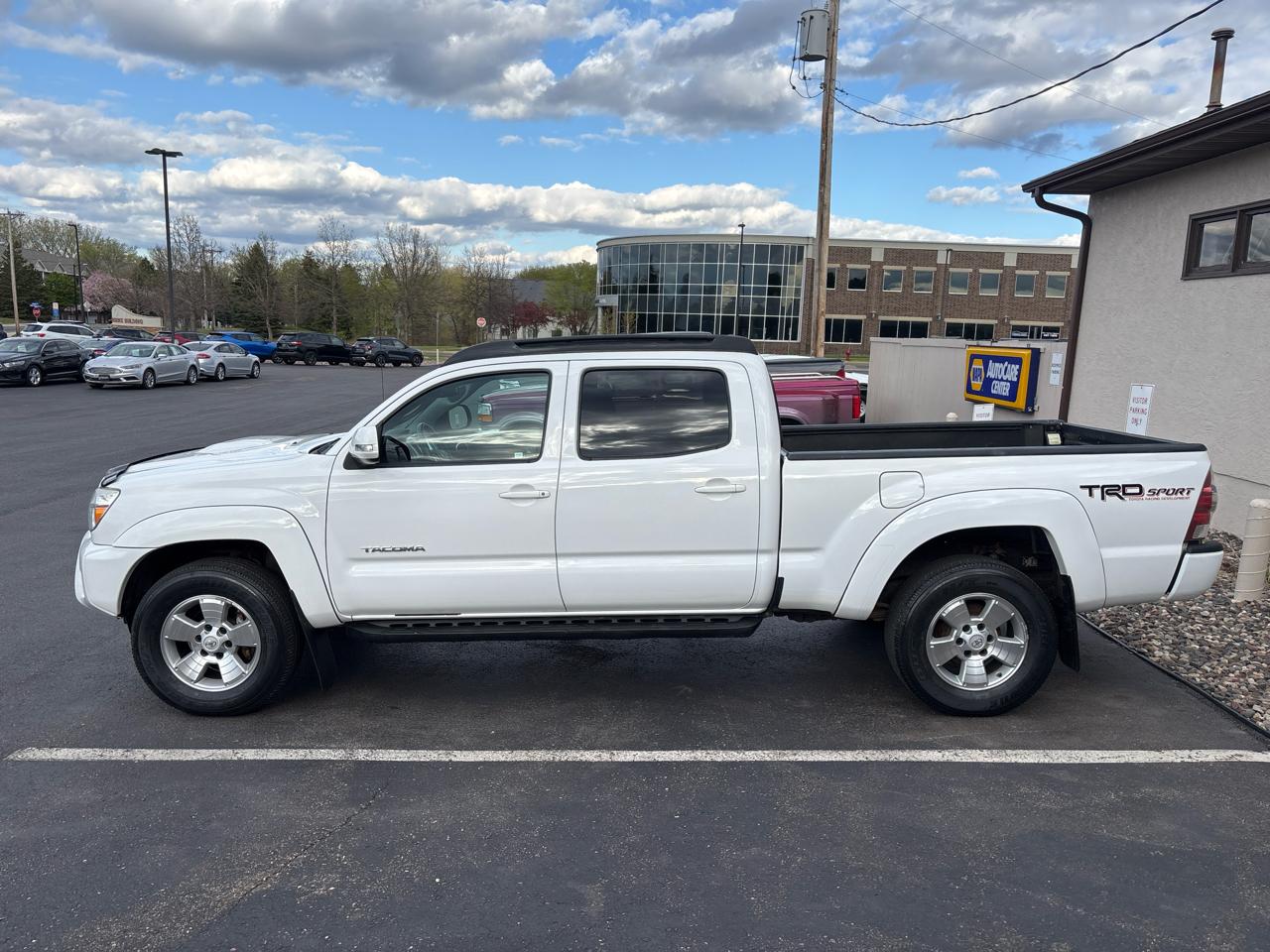 Toyota Tacoma 4WD Double Cab LB V6 AT (Natl) 2015