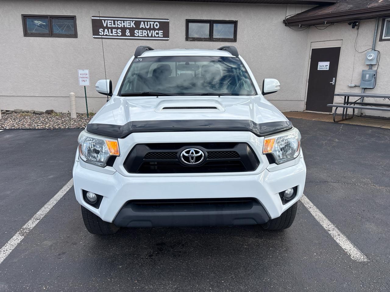 Toyota Tacoma 4WD Double Cab LB V6 AT (Natl) 2015