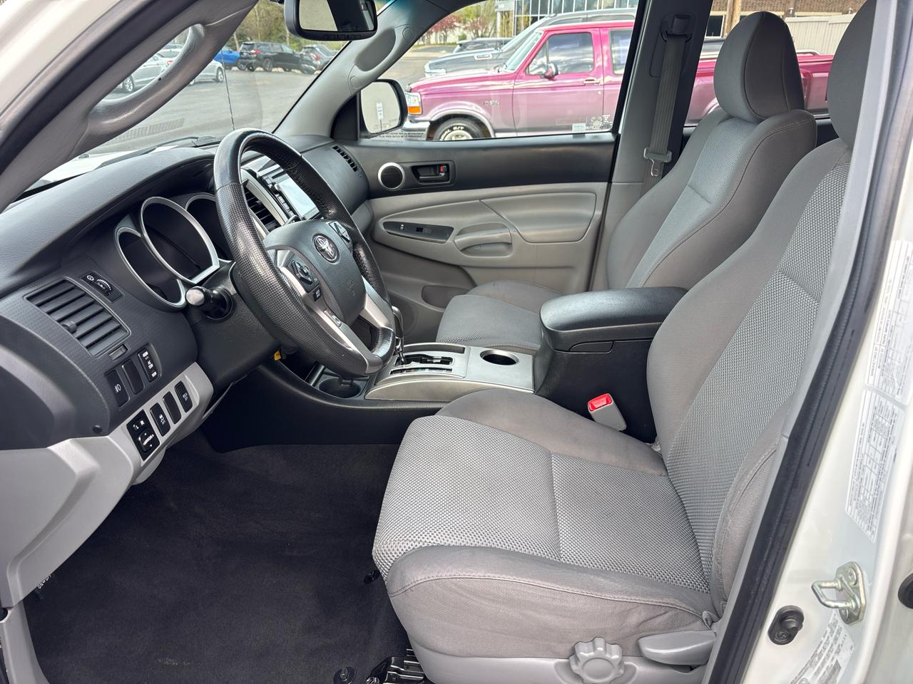 Toyota Tacoma 4WD Double Cab LB V6 AT (Natl) 2015