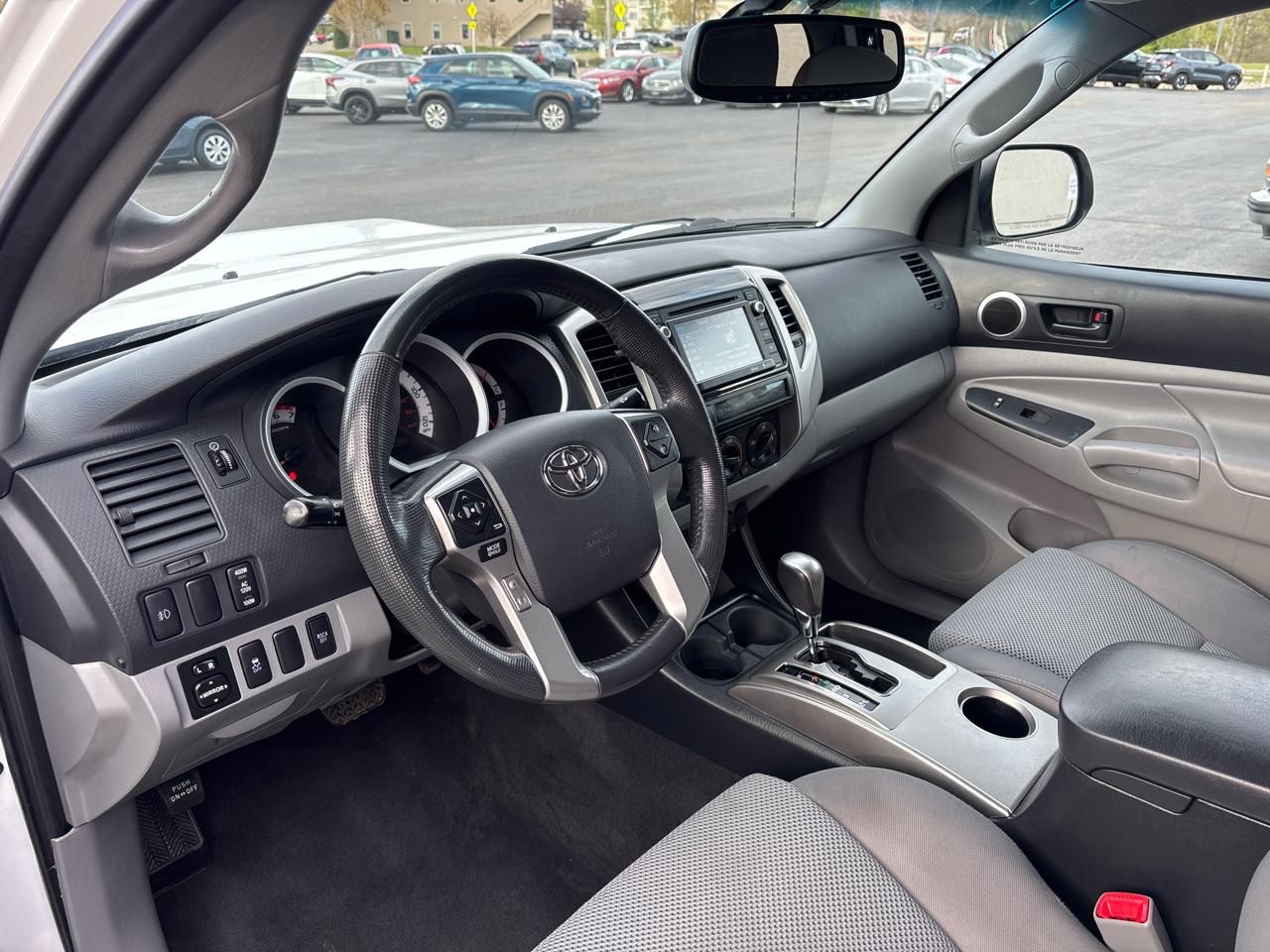 Toyota Tacoma 4WD Double Cab LB V6 AT (Natl) 2015
