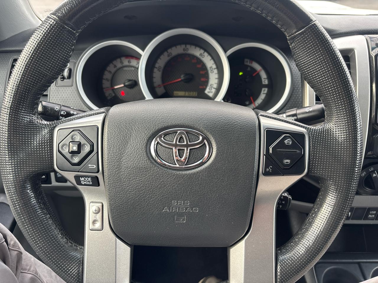 Toyota Tacoma 4WD Double Cab LB V6 AT (Natl) 2015