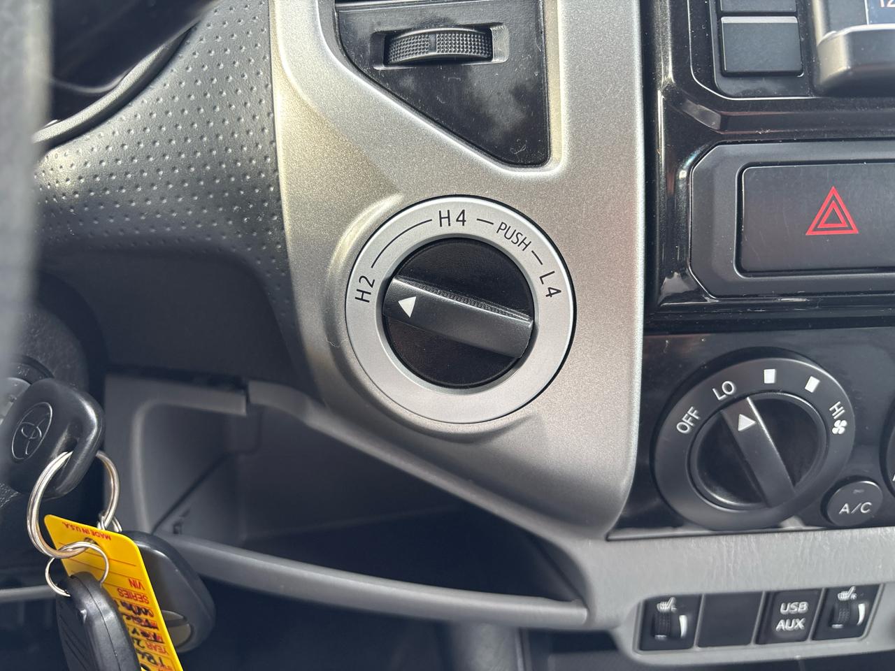 Toyota Tacoma 4WD Double Cab LB V6 AT (Natl) 2015