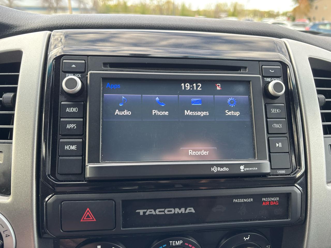 Toyota Tacoma 4WD Double Cab LB V6 AT (Natl) 2015