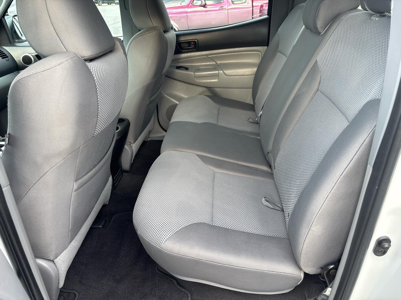 Toyota Tacoma 4WD Double Cab LB V6 AT (Natl) 2015