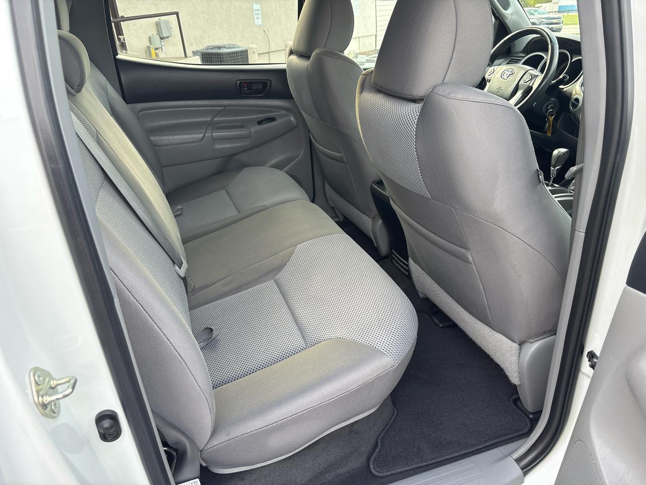 Toyota Tacoma 4WD Double Cab LB V6 AT (Natl) 2015