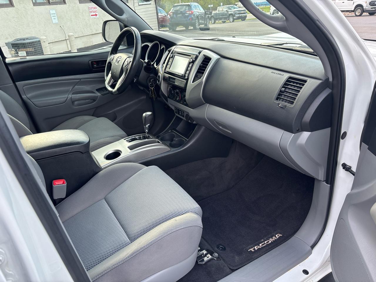 Toyota Tacoma 4WD Double Cab LB V6 AT (Natl) 2015
