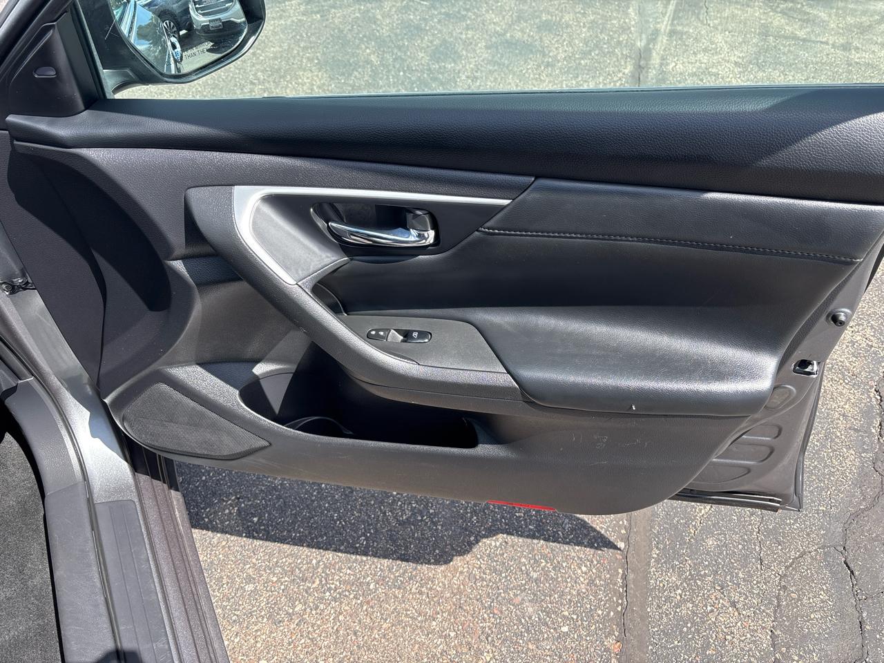 Nissan Altima 4dr Sdn I4 2.5 2016