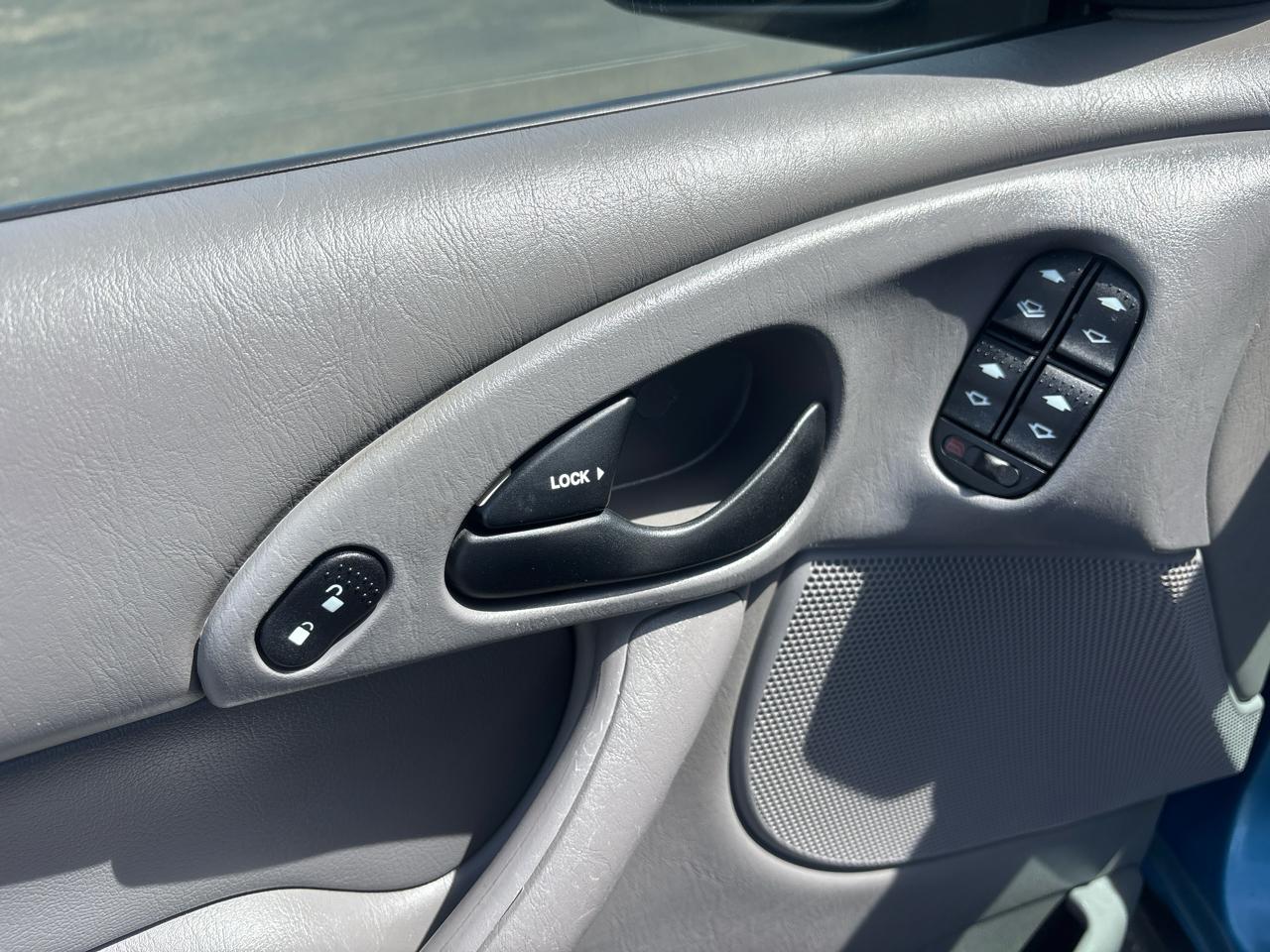 Ford Focus 4dr Sdn SE 2001