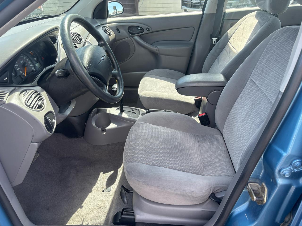 Ford Focus 4dr Sdn SE 2001