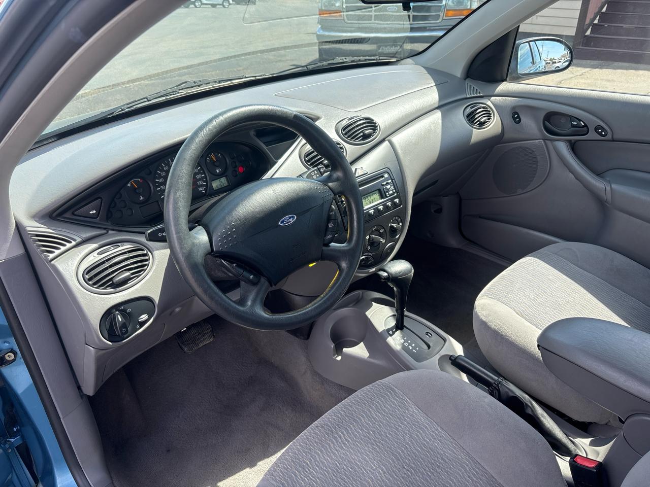 Ford Focus 4dr Sdn SE 2001
