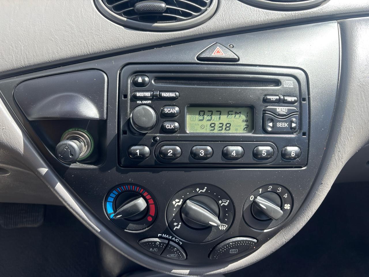 Ford Focus 4dr Sdn SE 2001