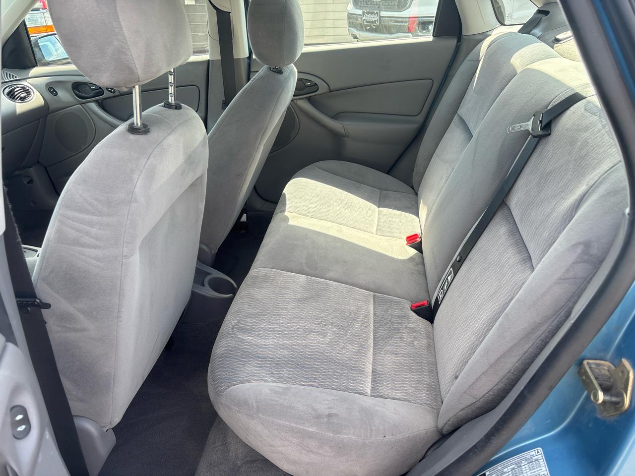Ford Focus 4dr Sdn SE 2001