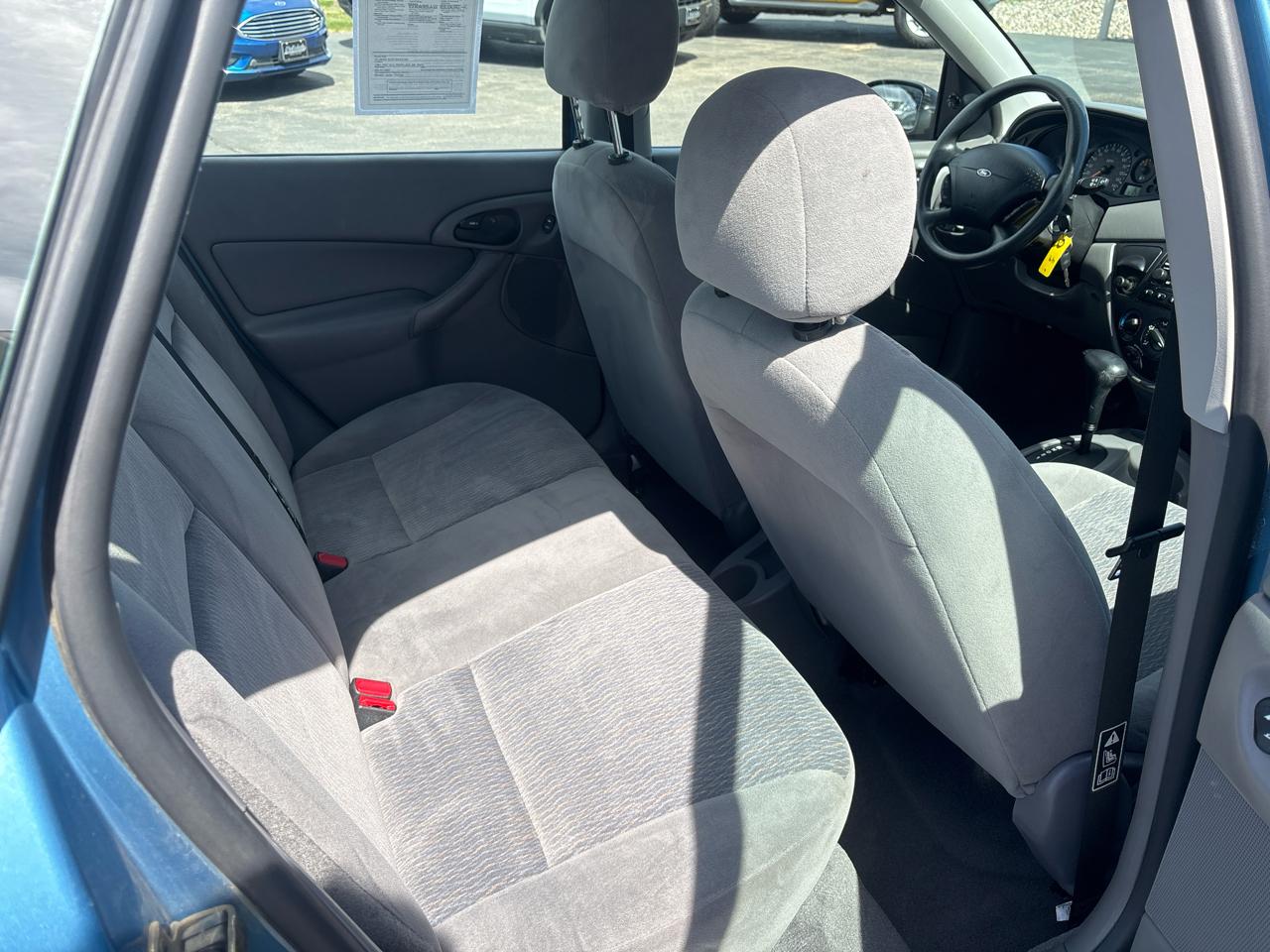 Ford Focus 4dr Sdn SE 2001