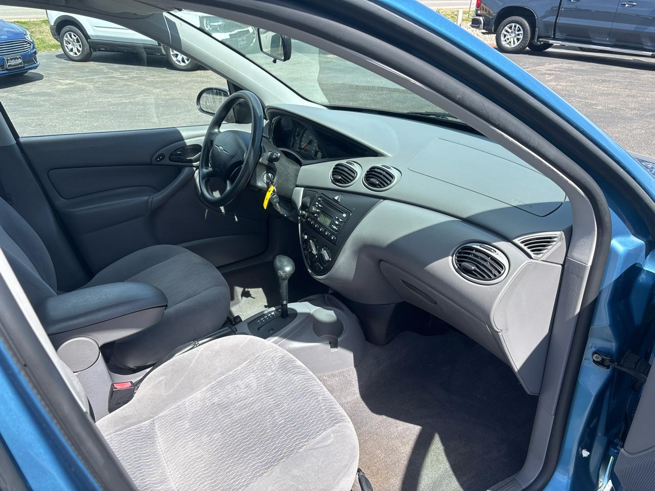 Ford Focus 4dr Sdn SE 2001