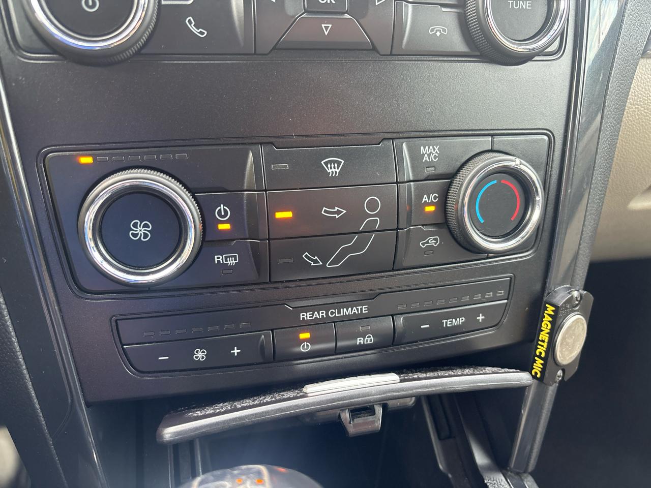 Ford Explorer Base 4WD 2019