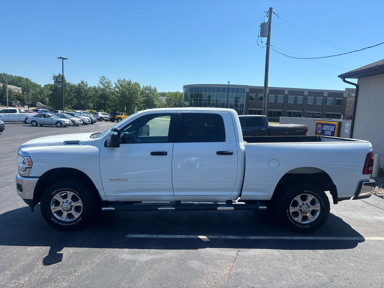 RAM 2500 Big Horn 4x4 Crew Cab 6'4" Box 2023