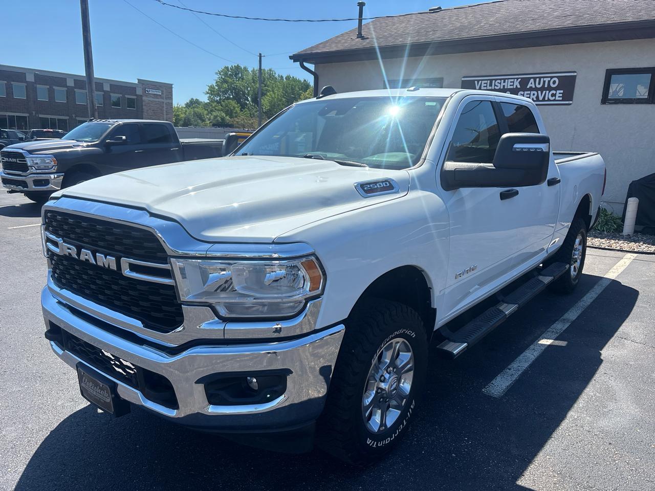 RAM 2500 Big Horn 4x4 Crew Cab 6'4" Box 2023