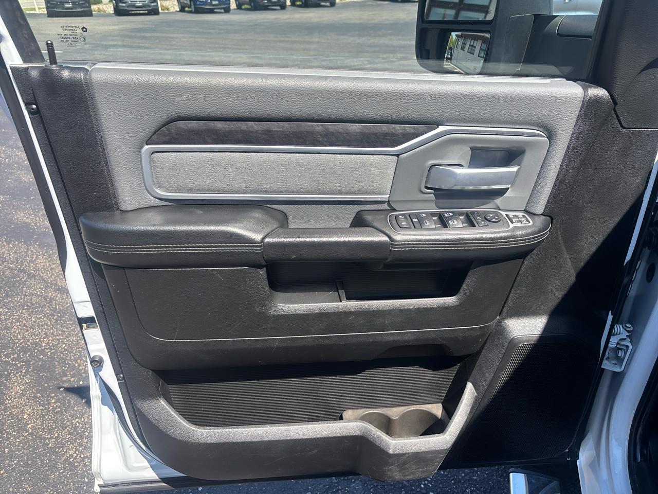 RAM 2500 Big Horn 4x4 Crew Cab 6'4" Box 2023