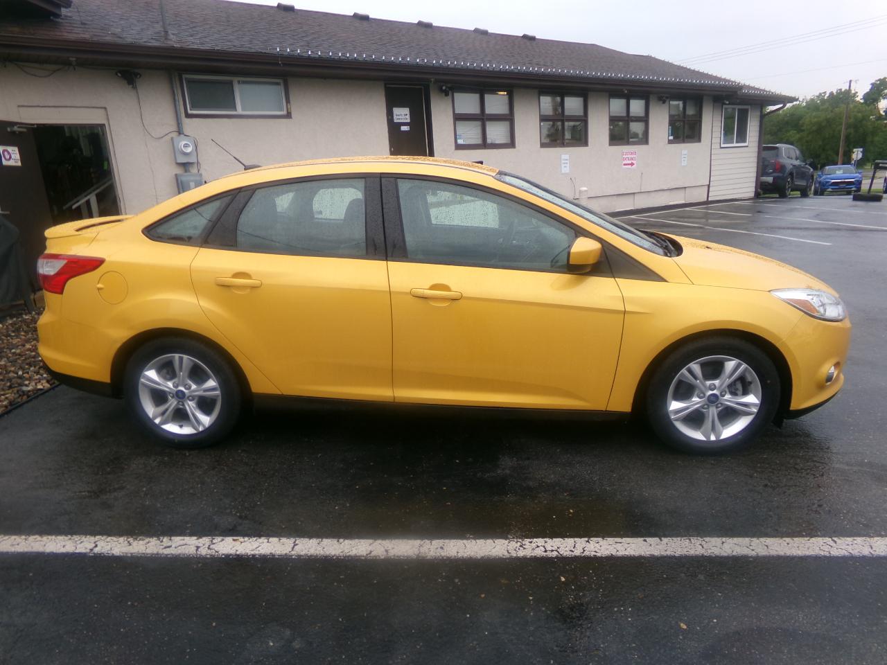 Ford Focus 4dr Sdn SE 2012