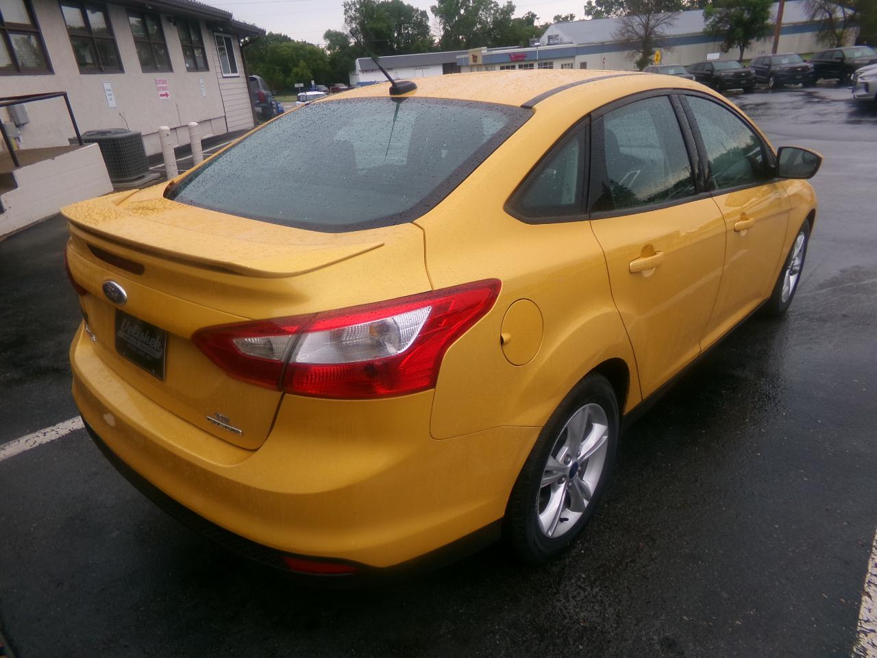 Ford Focus 4dr Sdn SE 2012