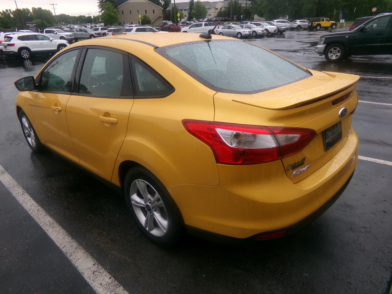Ford Focus 4dr Sdn SE 2012
